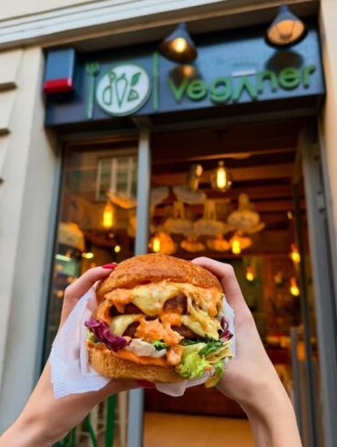 Veganski burger ispred restorana Veganer u Sarajevu