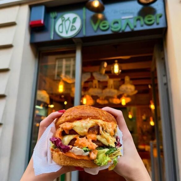 Veganski burger ispred restorana Veganer u Sarajevu