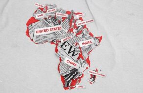 Ilustracija Afrike ispunjena nazivima država i regija koje bi po površini mogle stati unutar afričkog kontinenta.