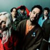 Emily Armstrong, Mike Shinoda i ostali članovi benda Linkin Park na promotivnoj fotografiji benda