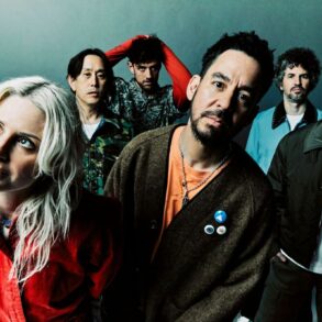 Emily Armstrong, Mike Shinoda i ostali članovi benda Linkin Park na promotivnoj fotografiji benda