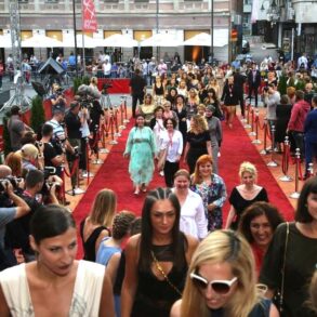 Crveni tepih Sarajevo Film Festivala pred publikom i fotografima 2018 foto FBL