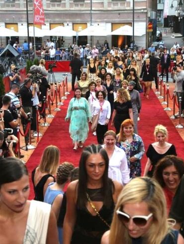 Crveni tepih Sarajevo Film Festivala pred publikom i fotografima 2018 foto FBL