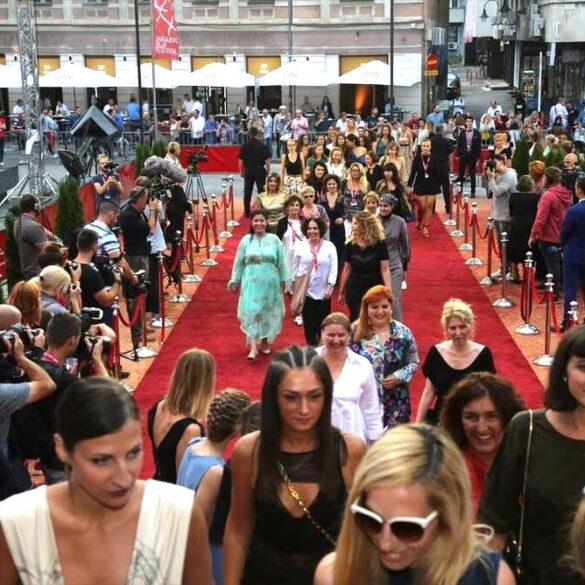 Crveni tepih Sarajevo Film Festivala pred publikom i fotografima 2018 foto FBL
